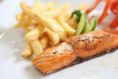 sebze ile somon füme