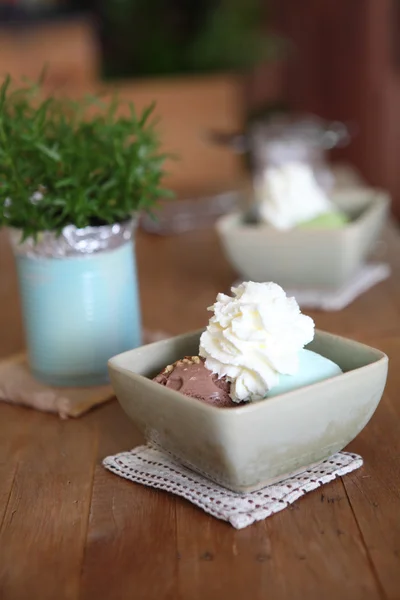 Café helado con flor —  Fotos de Stock