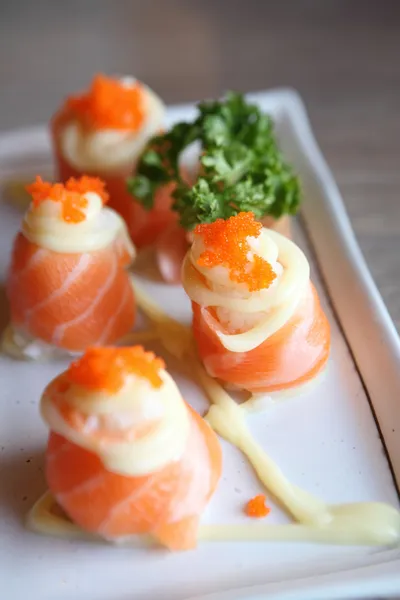 Rollos de sushi de salmón — Foto de Stock