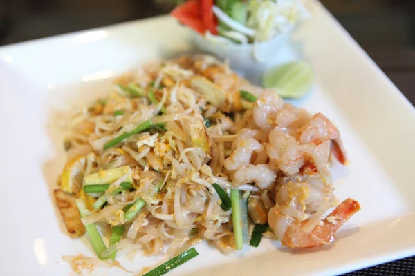Thai food padthai fried noodle with shrimp — Stock Photo, Image
