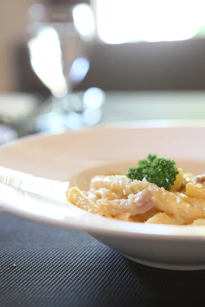 Spaghetti alla carbonara di penne — Foto Stock