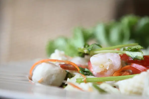 Würziger thailändischer Salat — Stockfoto
