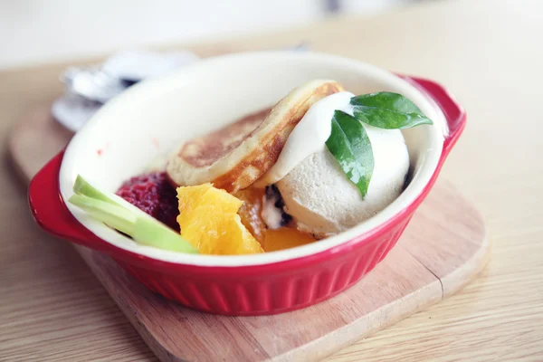 Panqueque con helado — Foto de Stock