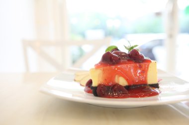 Kirazlı peynir keki