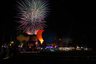 Balon Festivali havai fişek ile