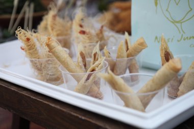 Kızarmış bahar rulo olarak da bilinen Çin böreği