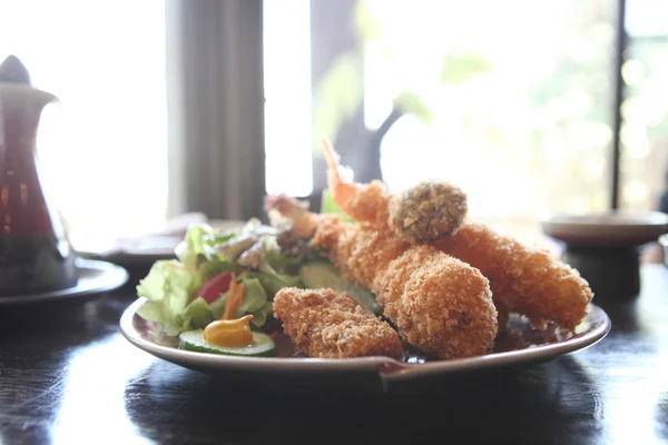 Tempura gamberetti fritti stile giapponese — Foto Stock