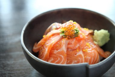 Salomon suşi pirinç don