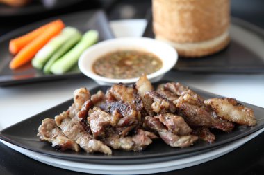 Izgara domuz eti ve pilav.