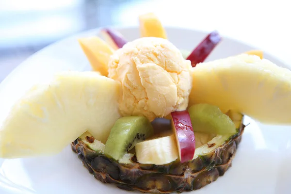Fruit with vanilla ice cream — Stock Photo, Image