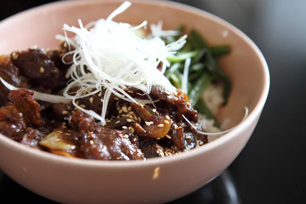 Gyudon, tigela de arroz de carne japonesa . — Fotografia de Stock