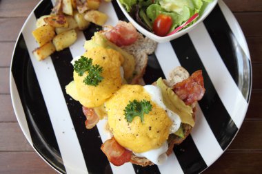 yumurta benedict