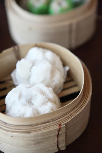 Yumcha, dim sum i bambu ångbåt — Stockfoto