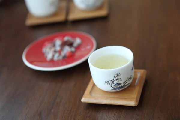 Азиатские чайные чашки — стоковое фото