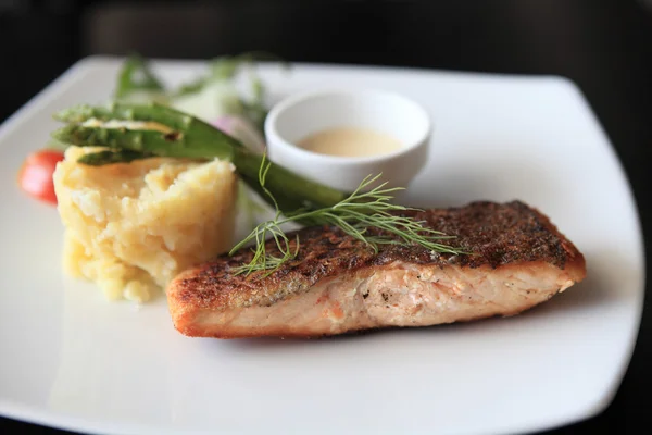 Salmón al horno — Foto de Stock