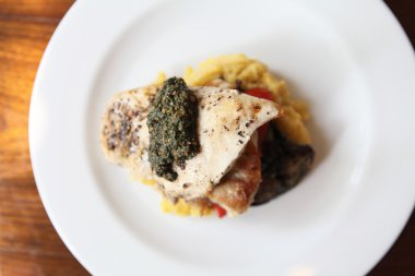 kavrulmuş patates ile tavuk