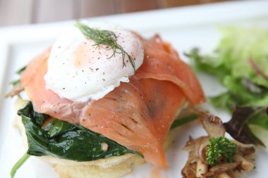 gurme füme somon ile gözleme