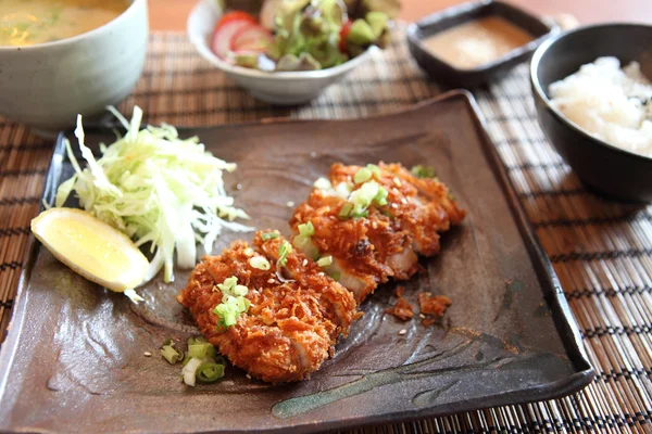 Tonkatsu de porco frito — Fotografia de Stock