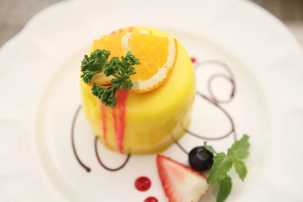 레몬 치즈 케이크의 슬라이스 — 스톡 사진
