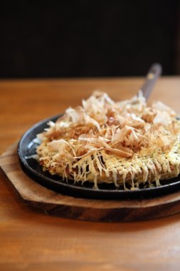 Japon yemeği okonomiyaki, Japon pizzası.