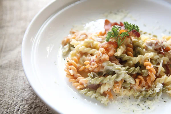 Fusilli Spaghetti Carbonara — Stockfoto