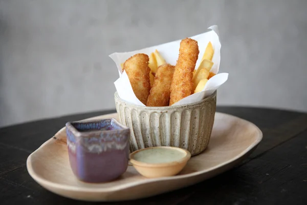 Pescado y patatas fritas —  Fotos de Stock