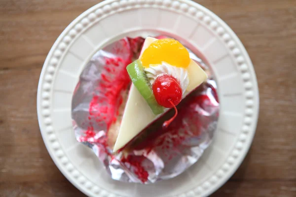 Красочный фруктовый торт — стоковое фото