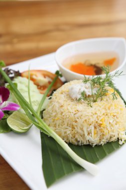 Yengeç kızarmış pilav