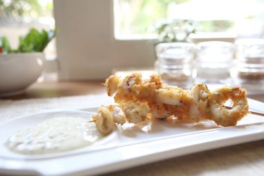 İtalyan kızarmış kalamar kalamar