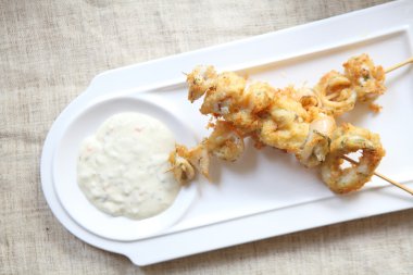 İtalyan kızarmış kalamar kalamar