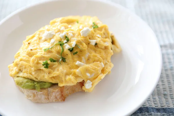 Avocado Scrambled Eggs Toast — Stock Photo, Image