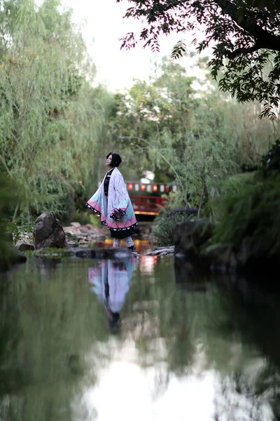 Japão Anime Cosplay Retrato Menina Com Traje Cômico Com Jardim — Fotografia de Stock