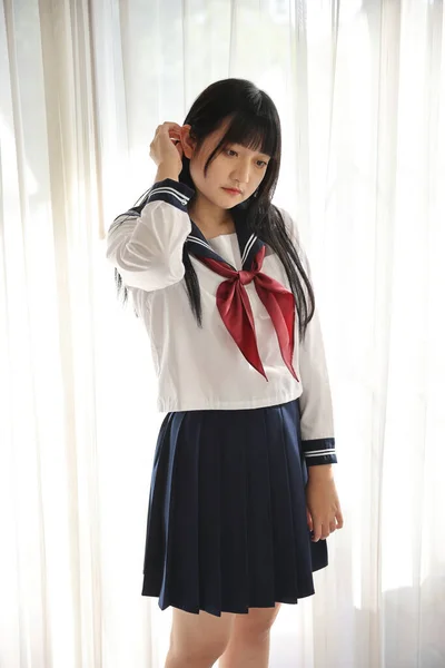 Asiatisch High School Mädchen Student Looking Bei Camera Weiß Zimmer — Stockfoto