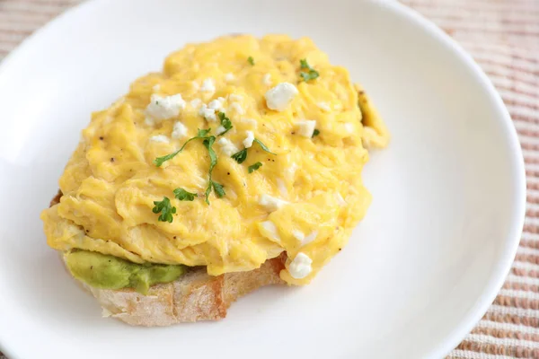 Avocado Scrambled Eggs Toast — Stock Photo, Image