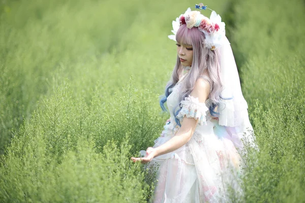 Gyönyörű Fiatal Fehér Lolita Ruha Virágokkal Kert Japán Divat — Stock Fotó