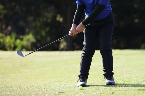 Jovem Jogador Golfe Masculino Campo Golfe — Fotografia de Stock