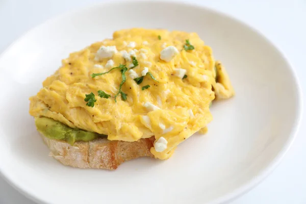 Avocado Scrambled Eggs Toast — Stock Photo, Image