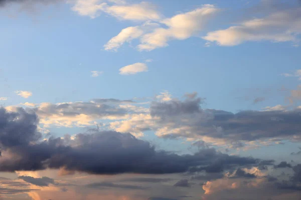 Mavi Gökyüzü Beyaz Bulutlar — Stok fotoğraf