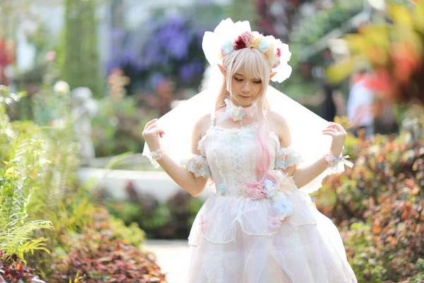일본식 화원을 롤리타 드레스를 아름다운 — 스톡 사진