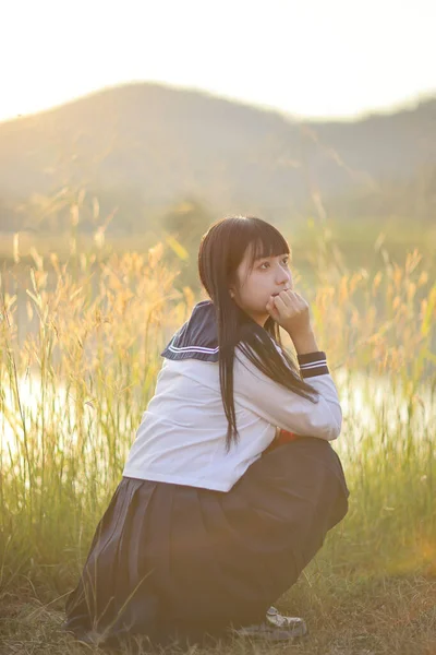 Asian High School Girls Student Sitting Looking Camera Countryside Sunrise — Stock Photo, Image