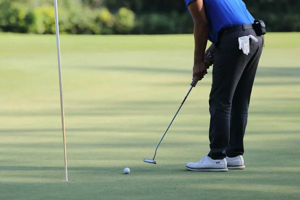 Jovem Jogador Golfe Masculino Campo Golfe — Fotografia de Stock