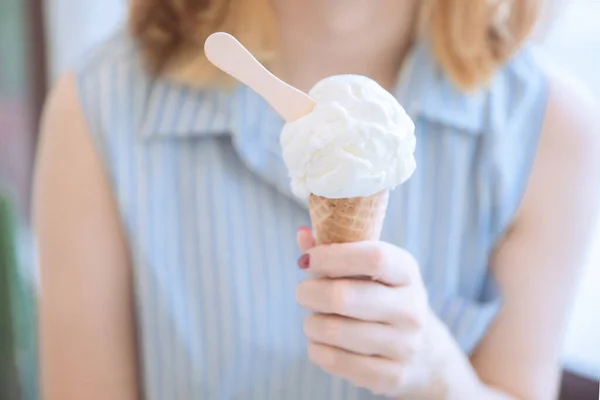 Young Woman Hand Ice Cream Coffee Shop Modern Life Style — Stock Photo, Image