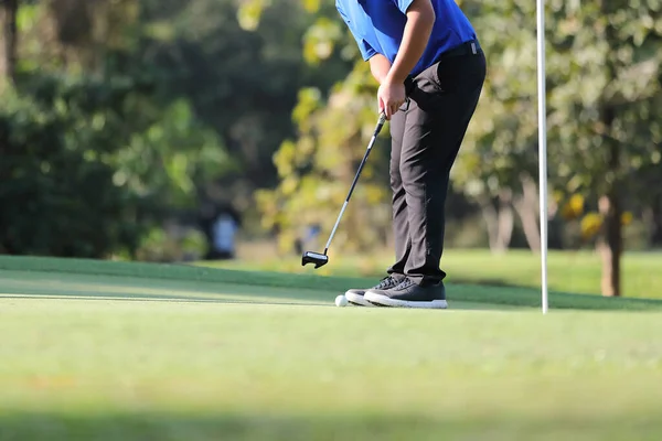 Jovem Jogador Golfe Masculino Campo Golfe — Fotografia de Stock