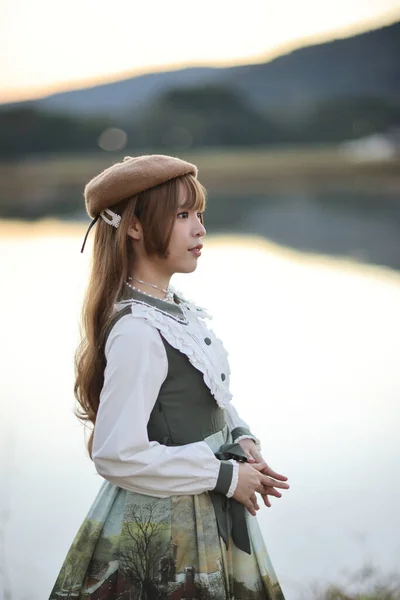 ロリータファッションの美しい女性 日本のストリートファッションのポートレート — ストック写真