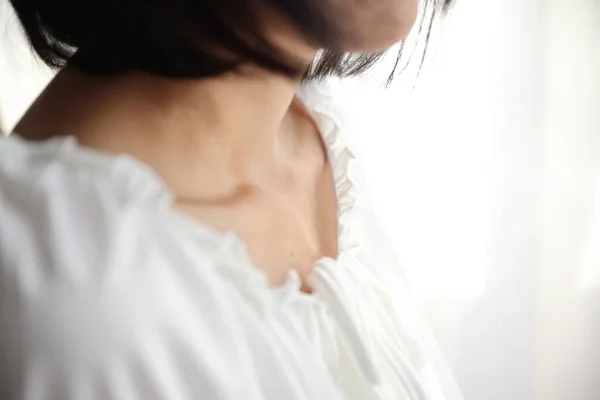 Beautiful Young Woman Close Collarbone Morning White Bedroom — Stock Photo, Image