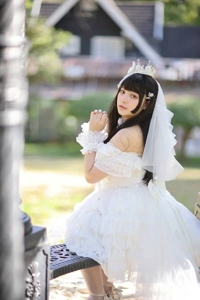 Porträt Der Asiatischen Mädchen Lolita Mode Kleid Garten Hintergrund — Stockfoto