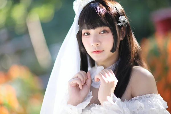 Porträt Der Asiatischen Mädchen Lolita Mode Kleid Garten Hintergrund — Stockfoto