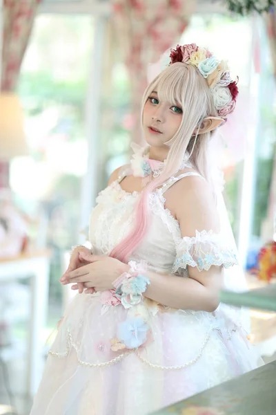 Piękna Młoda Kobieta Białą Sukienką Lolita Kwiatami Ogród Japońska Moda — Zdjęcie stockowe