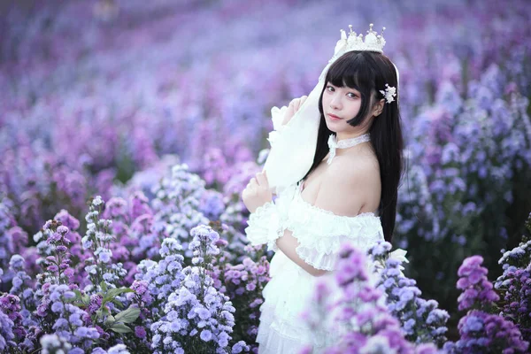 Belle Jeune Femme Avec Robe Blanche Lolita Avec Jardin Européen — Photo