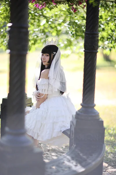 Красива Молода Жінка Білою Сукнею Лоліта Европієвим Садом Японська Мода — стокове фото